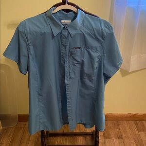 Columbia Women's Omni-shade Green Button-Down Shirt. NWT